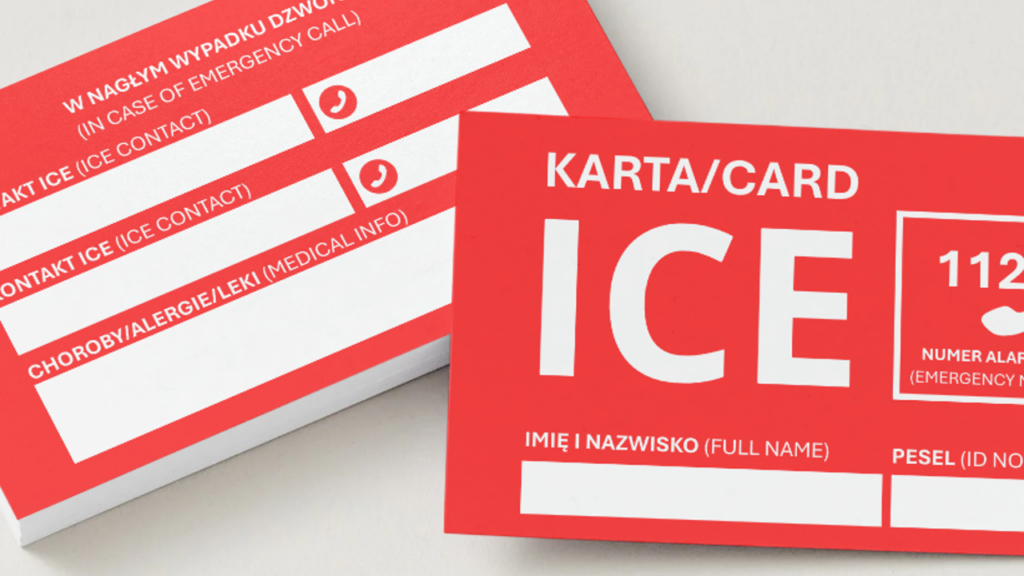 Wizualizacja dwóch czerwonych kart z wyraźnymi napisami „KARTA ICE” oraz „W NAGŁYM WYPADKU”, leżących na jasnym tle